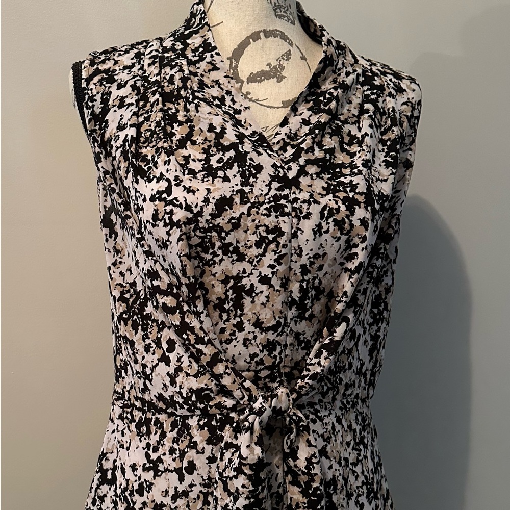 Blouse, tie at waist.